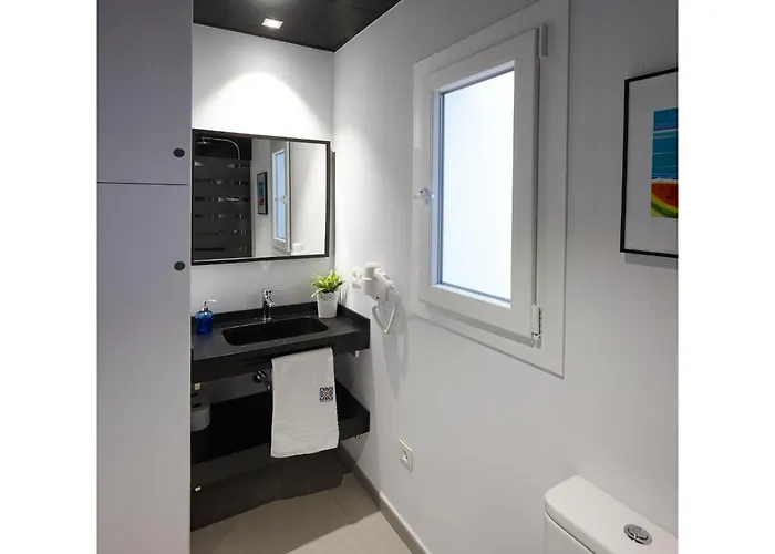 Apartamentos Caballerizas Granada con parking gratuito en pleno centro